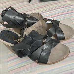Like new gorgeous sandals